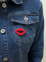 Lips brooch